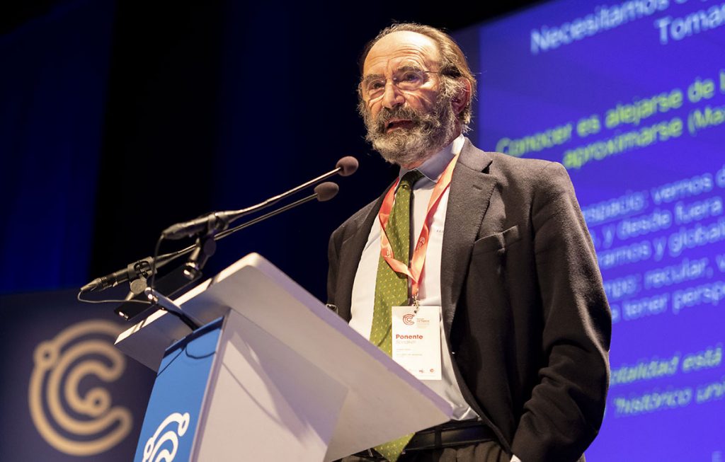Emilio Lamo de Espinosa, experto en geopolítica, dio una de las conferencias magistrales y esbozó un panorama sobre la posición actual geoestratégica de los principales actores de la nueva economía.