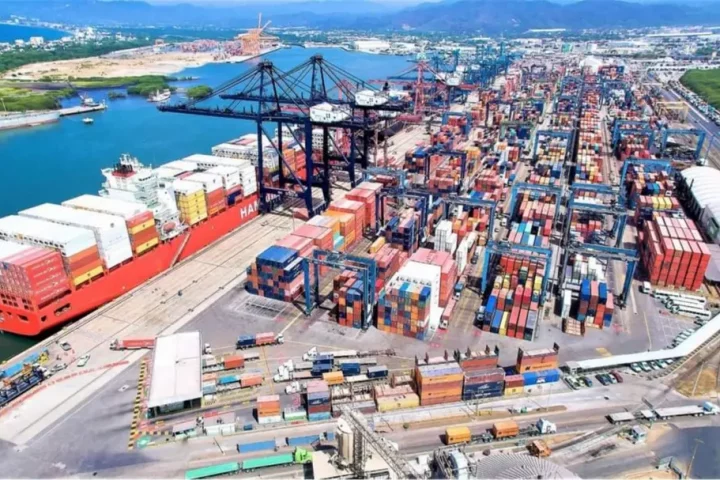 Manzanillo récord movimiento de contenedores