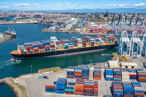 Costa Oeste cae actividad portuaria