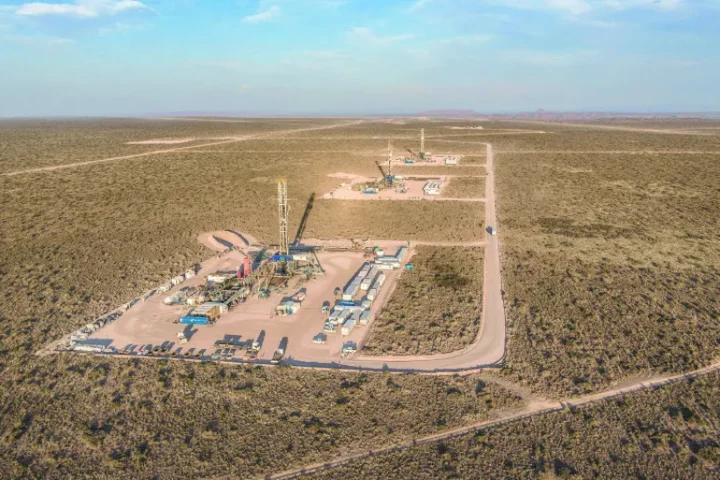 Argentina firma su mayor contrato de GNL para abastecer Europa