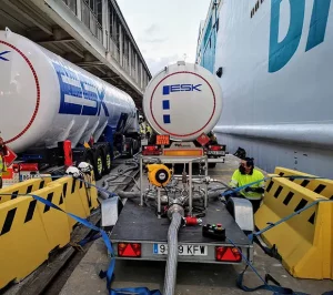 Sube el combustible pero no detiene al transporte de contenedores