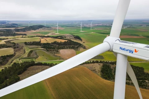 Naturgy y Kuwait refinancian para reorganizarse en Latam