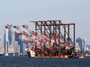 Puerto de Oakland recibe grúas STS Liebherr