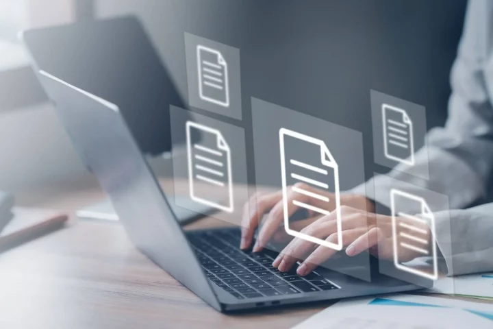 exigen a las navieras que dejen de operar en papel