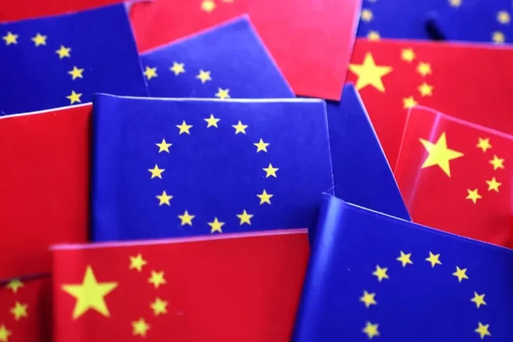 La UE amplía aranceles y cuotas de importación a China