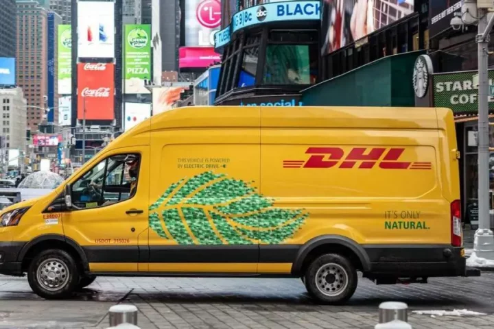 DHL se afianza en México
