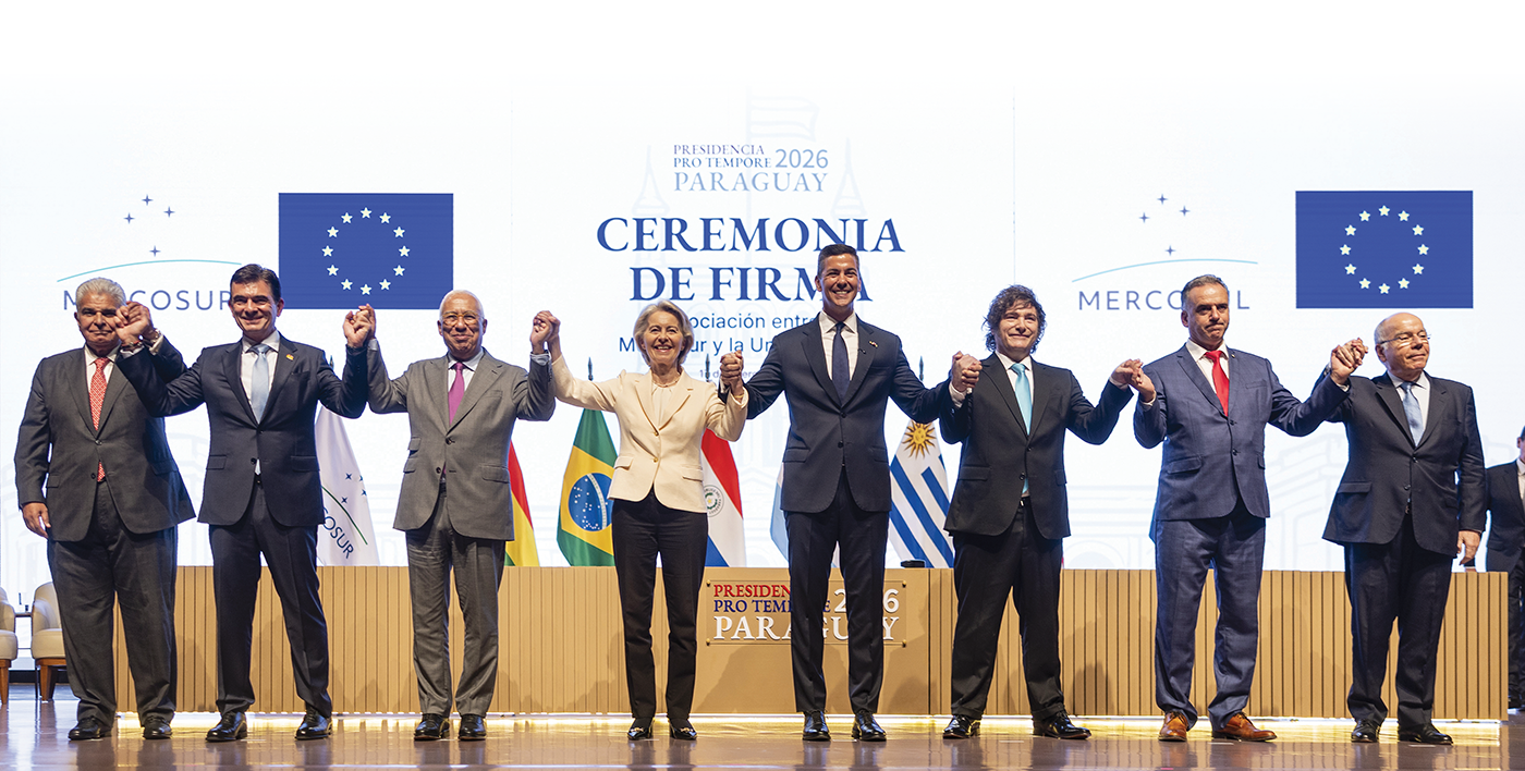 Ceremonia de Firma del acuerdo de asociación entre el Mercosur y la Unión Europea, realizada el 17 de enero de 2026 en Asunción, Paraguay. De izquierda a derecha: José Raúl Mulino, Presidente de Panamá, Rodrigo Paz, Presidente de Bolivia, António Costa, Presidente del Consejo Europeo, Ursula von der Leyen, Presidenta de la Comisión Europea, Santiago Peña, Presidente de Paraguay, Javier Milei, Presidente de Argentina, Yamandú Orsi, Presidente de Uruguay y Mauro Vieira, Canciller de Brasil. Foto: MERCOSUR.int.
