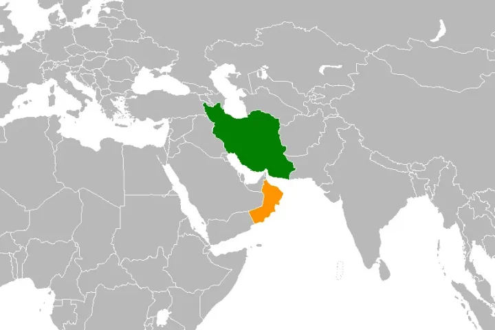 Irán y Omán negocian un esquema de tránsito para Ormuz