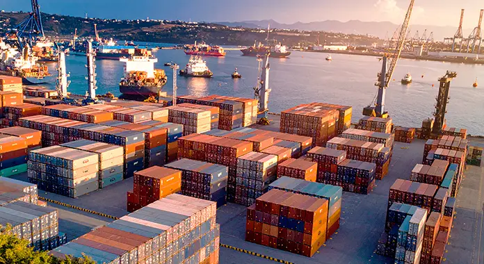 La congestión portuaria empuja al alza las tarifas