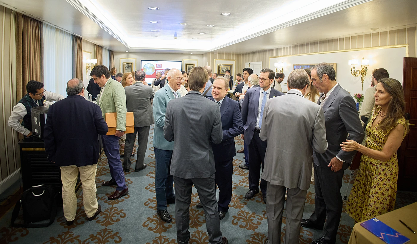 Recepción de la segunda edición del Foro Madrid Trade, celebrado en el Hotel Wellington de Madrid bajo el título “Impacto de los Conflictos Geopolíticos en el Comercio Atlántico”.