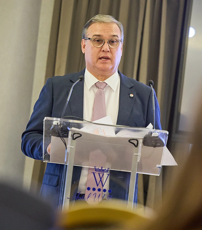 D. Justo Apodaca, Embajador de la República del Paraguay.