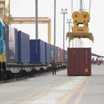 un modelo de exportación que integra en una sola cadena