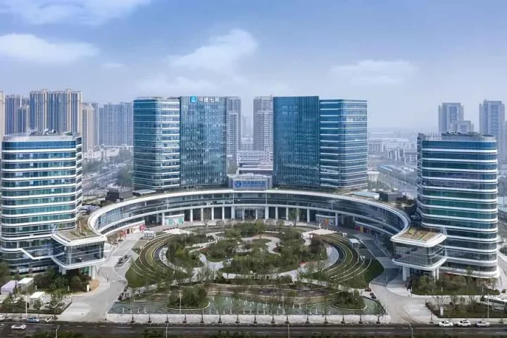 la construcción mundial tiene el centro de gravedad en China