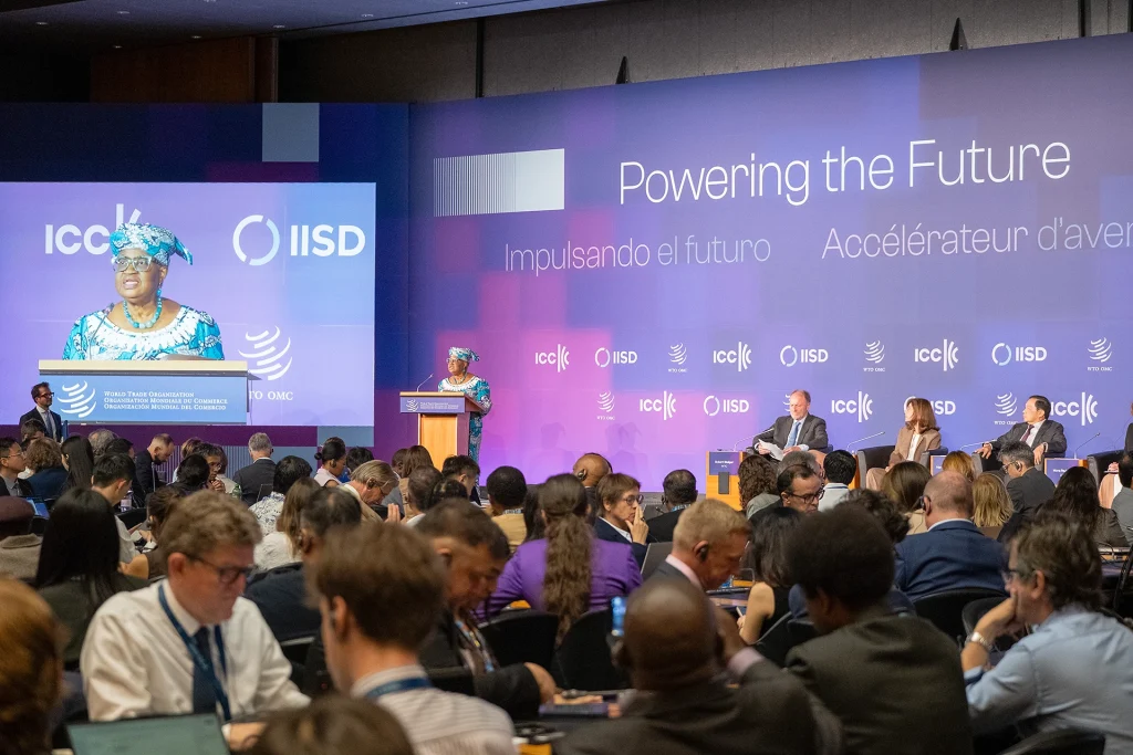 La Dra. Ngozi Okonjo-Iweala, directora general de la OMC en la apertura del Foro Público 2026.