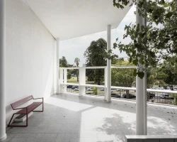 Casa Curutchet. La terraza jardín sobre el consultorio integra la vivienda con el entorno y ofrece vistas al parque.