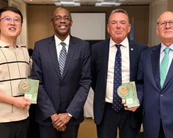 Wang Hongsheng, Edward Kwakwa, Amando López Gullón y Antonio Castillo. Wang Hongsheng, Edward Kwakwa, Amando López Gullón y Antonio Castillo.